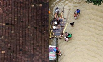 Βιβλική καταστροφή από τις φονικές πλημμύρες στην Ινδία – Πάνω από 400 νεκροί