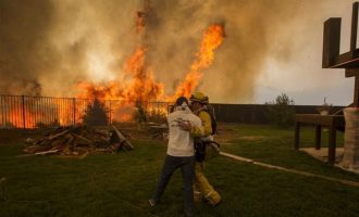 Πύρινη λαίλαπα Καλιφόρνια: Μαίνονται τα μέτωπα της φωτιάς, 8 νεκροί