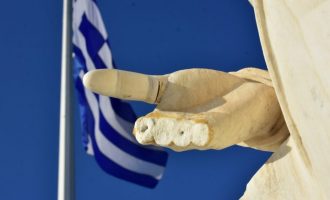 Έσπασαν τα δάχτυλα του αγάλματος του Ιωάννη Καποδίστρια στο Ναύπλιο