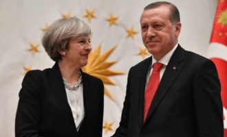 Η Μέι είπε στον Ερντογάν ότι θέλει την «ευημερία» της Τουρκίας – Προσκάλεσε τον γαμπρό του στο Λονδίνο
