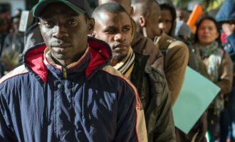Το Μαρόκο μεταφέρει μετανάστες στην ενδοχώρα του για να μην περάσουν στην Ευρώπη
