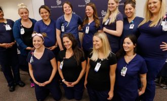 Απίστευτο: 16 νοσηλεύτριες νοσοκομείου στη Αριζόνα έμειναν ταυτόχρονα έγκυες (βίντεο)
