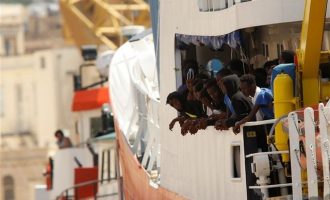 Πώς «σφάζονται» Ιταλία και Μάλτα για την τύχη 177 μεταναστών ανοιχτά της Λαμπεντούζα