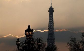 Γιατί ο Πύργος του Άιφελ βάζει «λουκέτο» για δεύτερη μέρα
