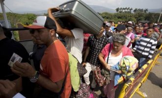 Κύματα απελπισμένων από τη Βενεζουέλα «βουλιάζουν» το Περού – Υπολογίζουν 500.000 πρόσφυγες!