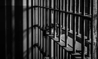 Αλλοδαποί ζητούσαν να αφεθούν ελεύθεροι σε κρατητήριο της Μενεμένης – Επτά συλλήψεις