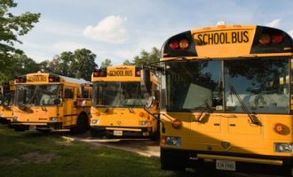 Τρίχρονο κορίτσι πέθανε ξεχασμένο σε σχολικό λεωφορείο