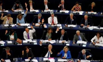 Ποιοι και γιατί βλέπουν «δυσοίωνο» το μέλλον του Ευρωπαϊκού Λαϊκού Κόμματος