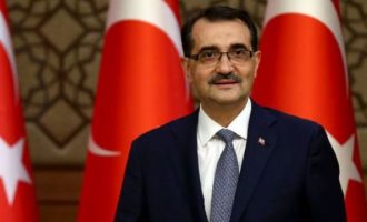 «Παραλήρημα» Τούρκου υπουργού Ενέργειας – Αν υπάρχει πετρέλαιο στη Μεσόγειο θα το βρούμε!