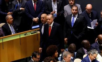 Ο Ερντογάν σηκώνεται επιδεικτικά και φεύγει την ώρα που μιλά ο Τραμπ στον ΟΗΕ (βίντεο)