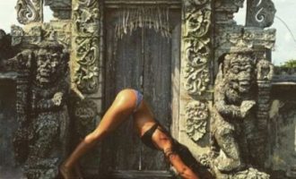 Σε ποια χώρα βάζουν τέλος στις… φωτογραφίες με μαγιό μπροστά σε ινδουϊστικούς ναούς (φωτο)