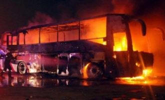 Μακελειό στο Ιράν από βυτιοφόρο που «εμβόλισε» λεωφορείο – 19 νεκροί (βίντεο)