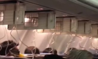 Σοκαρίστηκαν σε αεροπλάνο όταν είδαν αίμα να τρέχει από τις μύτες και τα αυτιά (βίντεο)