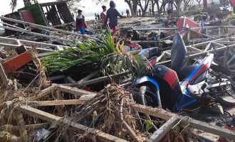 Τραγωδία στην Ινδονησία: 384 νεκροί από τον ισχυρό σεισμό και το τσουνάμι