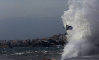 Βυθίστηκαν σκάφη λόγω του κυκλώνα «Ξενοφών» που σαρώνει τη χώρα