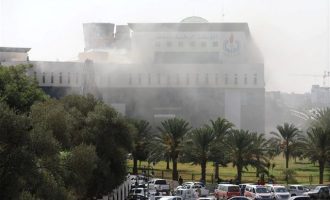 Συναγερμός στη Λιβύη: Επιτέθηκαν στα κεντρικά της κρατικής πετρελαιοβιομηχανίας