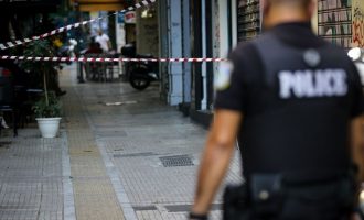 Αιματηρή απόπειρα ληστείας σε κοσμηματοπωλείο στο κέντρο της Αθήνας – Πέθανε ο δράστης