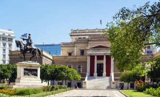 Συνελήφθησαν οι δύο γυναίκες που «λάδωναν» εκθέματα σε ελληνικά μουσεία – Είναι Ρομά από τη Βουλγαρία