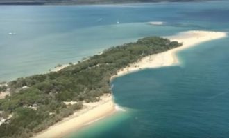 Τεράστια τρύπα κατάπιε παραλία στην Αυστραλία (βίντεο)