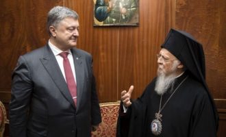 Πέτρο Ποροσένκο: «Η Ουκρανία επιστρέφει στη Μητέρα Εκκλησία, στο Οικουμενικό Πατριαρχείο»