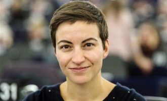«Πράσινη» ευρωβουλευτής ζητά από την ΕΕ να μην αφήσει «τη Λέσβο μόνη της»