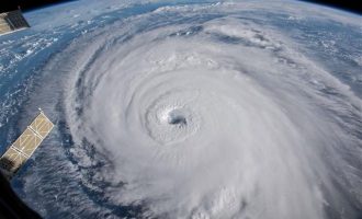 Ο κυκλώνας Φλόρενς πλησιάζει «εξασθενημένος» τις ανατολικές ακτές των ΗΠΑ