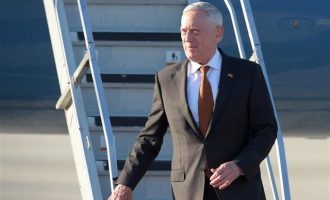 Ο υπουργός Άμυνας των ΗΠΑ πήγε Σκόπια και έριξε «βόμβα» για το ρόλο της Ρωσίας στο δημοψήφισμα