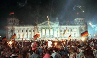 Τι φοβούνται στη Γερμανία 28 χρόνια μετά την ιστορική επανένωση