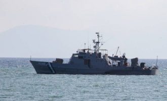 Έλληνας ψαροντουφεκάς καταγγέλλει ότι Τούρκοι προσπάθησαν να τραβήξουν το σκάφος του στην Τουρκία (βίντεο)