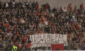 Αισχρό σύνθημα σε αλβανικό αγώνα ποδοσφαίρου: «Ένας Έλληνας νεκρός, ένας μπάσταρδος λιγότερος»