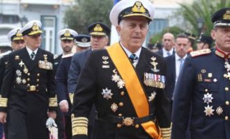 Εάν γίνει πόλεμος θα είμαστε μόνοι μας – Γι΄ αυτό ο ναύαρχος Αποστολάκης έχει διατάξει να «εξαϋλώσουμε» τους Τούρκους