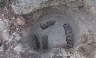Aρχαιολόγοι ανακάλυψαν ασύλητο μυκηναϊκό τάφο στη Νεμέα (φωτο)