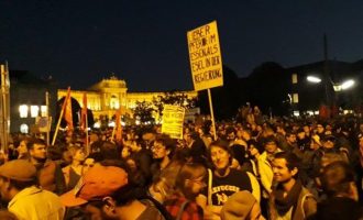 Χιλιάδες διαδηλωτές βγήκαν στους δρόμους της Βιέννης εναντίον της κυβέρνησης συνασπισμού