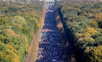 242.000 διαδήλωσαν στο Βερολίνο ενάντια στο μίσος και την ξενοφοβία