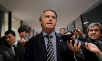Ο ακροδεξιός υποψήφιος παραμένει ακλόνητο φαβορί για το β΄ γύρο των εκλογών στη Βραζιλία