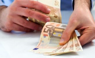 Αυξάνονται οι μισθοί έως τα 940 ευρώ στις αλυσίδες γρήγορου φαγητού