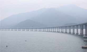 Στην Κίνα εγκαινιάζεται η μεγαλύτερη θαλάσσια γέφυρα στον κόσμο (φωτο)