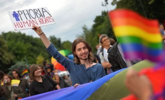 Απέτυχε το δημοψήφισμα στη Ρουμανία για τη συνταγματική απαγόρευση του γάμου των ομοφυλοφίλων