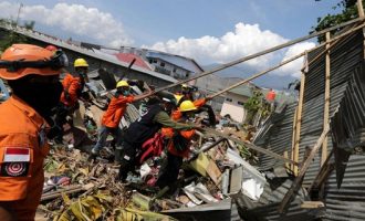 Ο στρατός θα πυροβολεί όσους κάνουν πλιάτσικο μετά το σεισμό στην Ινδονησία