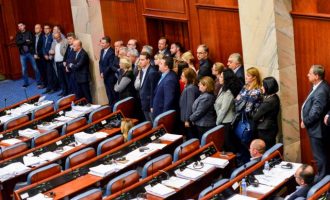Ποιοι είναι οι οχτώ βουλευτές του VMRO-DPMNE που ψήφισαν «ναι» την Παρασκευή – Τι όρους έθεσαν