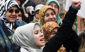 Παντρεύουν τις Τουρκάλες πριν ακόμα γίνουν γυναίκες – Το 25% παντρεύτηκε πριν ενηλικιωθεί