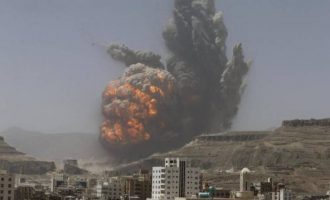 Μακελειό στην Υεμένη: Βομβάρδισαν εργοστάσιο – Τουλάχιστον 16 εργάτες νεκροί