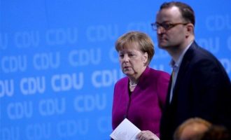 Μαλλιά κουβάρια στο CDU: Ο υπουργός Υγείας «σφυροκοπά» την Μέρκελ