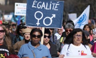 Στην «προοδευτική» Γαλλία οι γυναίκες λαμβάνουν χαμηλότερους μισθούς από τους άνδρες