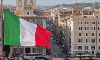 Bloomberg: Ο λαϊκισμός στην Ιταλία μπορεί να κοστίσει 626 εκατ. ευρώ ετησίως
