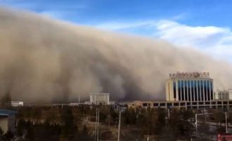 Σύννεφο άμμου «εξαφάνισε» πόλη στην Κίνα (βίντεο)