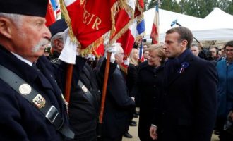 Τέσσερις Γάλλοι ακροδεξιοί που σχεδίαζαν να επιτεθούν στον Μακρόν κατηγορούνται για τρομοκρατία