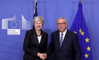 Brexit: Μέι και Βρυξέλλες σε αναζήτηση της… μαγικής φόρμουλας για τα ιρλανδικά σύνορα