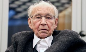 94χρονος φύλακας των Ναζί αντιμέτωπος με τα εγκλήματά του – Ξεκίνησε η δίκη του