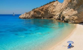 Ποια ελληνική παραλία είναι η καλύτερη του κόσμου για το 2018 (φωτο)